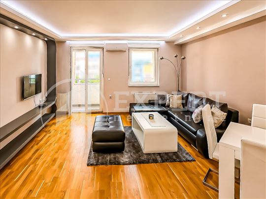 Izdaje se dvoiposoban stan površine 67m2 u blizini