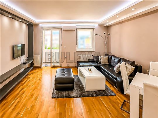Izdaje se dvoiposoban stan površine 67m2 u blizini