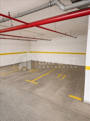 Izdaje se garažno mesto na Paliluli, 12m2