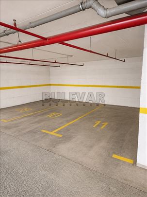Izdaje se garažno mesto na Paliluli, 12m2