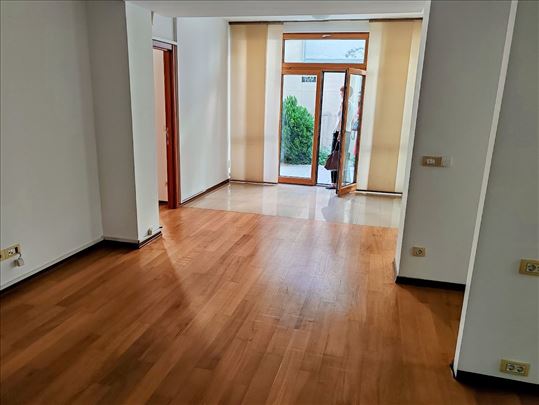 Lux poslovni prostor preko puta Zvezdinog stadiona