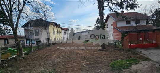 Plac Zuce -vikend naselje 9,5 ari, voda