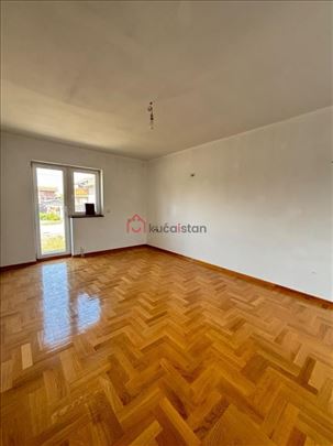 Porodična kuća na 6 ari placa – Busije