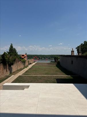 Privatna oaza sa pogledom na Dunav!
