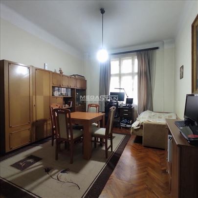 Vukov spomenik, salonski stan