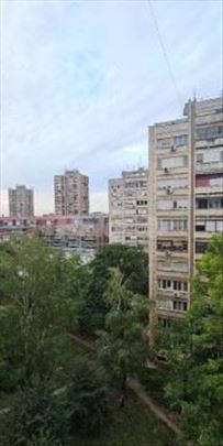 TOP ponuda Zamena 3 stana za kuću na Banovom brdu