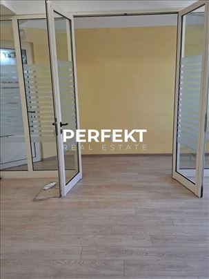 Centar, 49m2, međusprat, cg, prazan