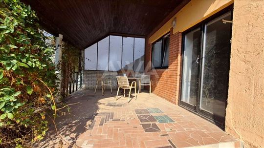 Čonoplja – Spratna kuća 172m² na velikom placu 161