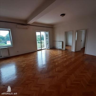 Dedinje - kod Belog Dvora, 70m2, 3.0, EG, parking