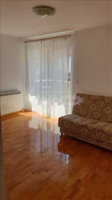 Garsonjera u blizini Vukovog spomenika 