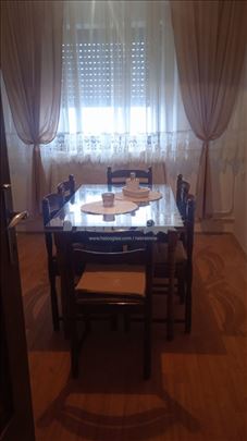 Izdajem stan u centru Pecinaca