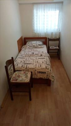 Krevet sa dusekom puno drvo 