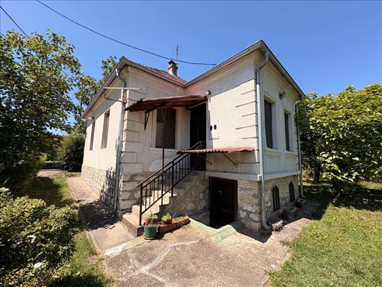 Kuća sa 35 ari placa