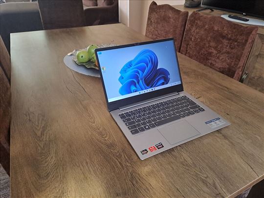 Lenovo 14 / AMD Ruzen 5 / 8GB DDR4 / 256 SSD