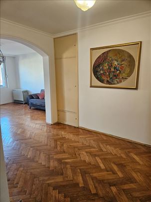 Stan na odlicnoj lokaciji