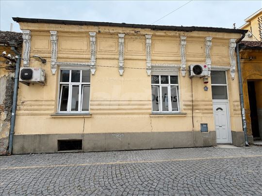 Starogradska kuća sa dvorištem u srcu Zemuna