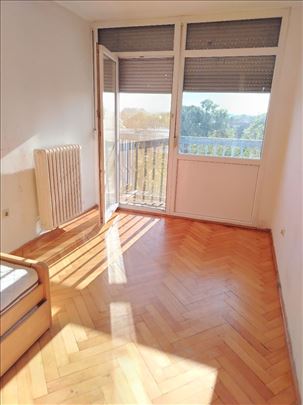 Uknjižen, kompletno renoviran 
