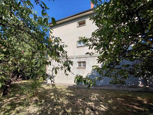 Uknjižena kuća u Kaluđerici