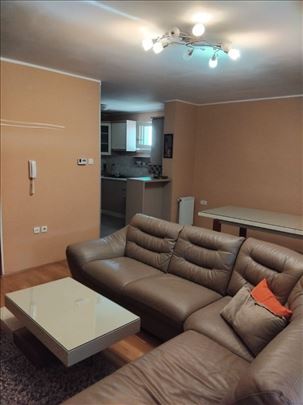 3.5soban stan u mirnom delu Novog naselja