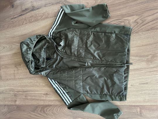 Adidas jakna za dečake za prelazni period.
