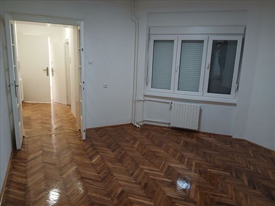 Dvosoban renoviran prazan stan-Kej