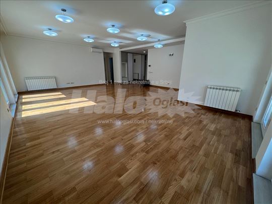 Izdavanjm lux stan na Senjaku 154m2