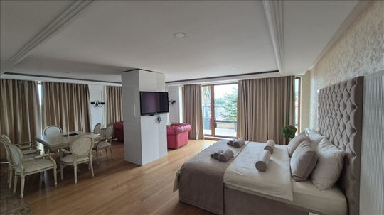 Loznica, Stan, 4.5, 159m2
