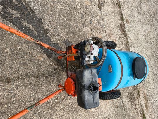 Morava benzinska pumpa za voće 100 litar sa kolici