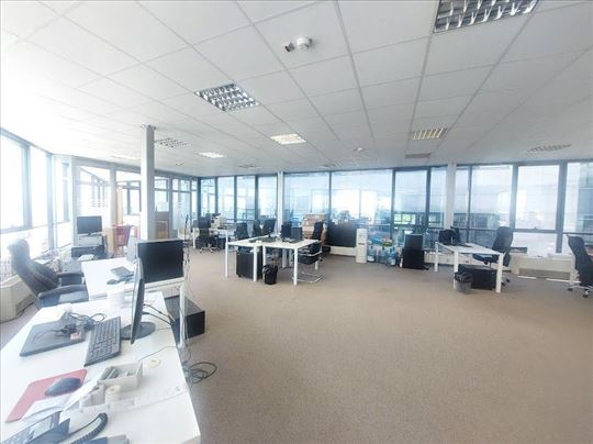 Novi Beograd,pp u poslo. zgradi 582 m2,ID 15694-1