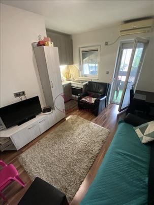 Novi Sad, Telep, Odličan jednoiposoban stan sa ter