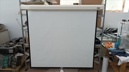 Automatsko projektorsko platno