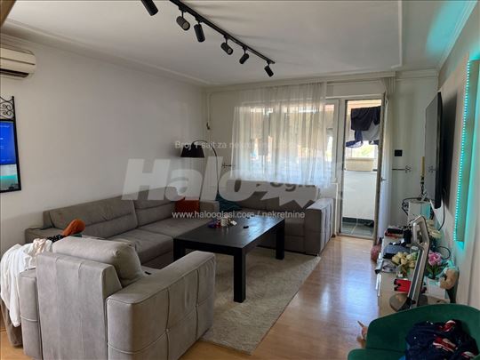 Prostran porodični duplex u centru grada – 126
