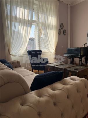 Salonski stan–pešačka zona, pogled na Gradsku kuću