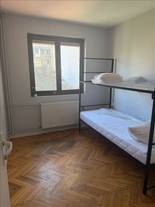 Smeštaj za radnike, cela kuća osam soba dvorište