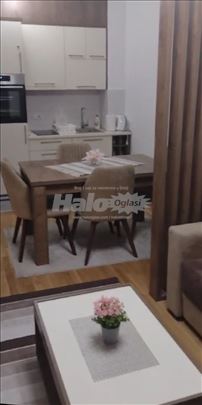 Stan lux 60m2 sa dvorištem, spa i parkingom