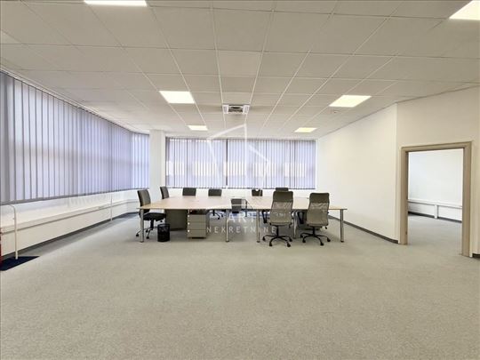 Stari Merkator, Poslovni prostor 230m2 ID#15856