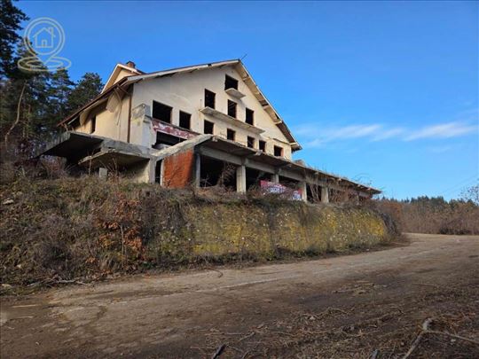 Hotel Sa Potencijalom – 1.600 m² + 15 ha zemljišta