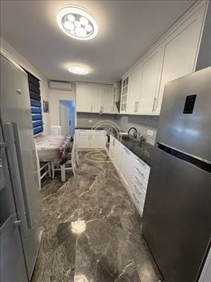 Izdaje se 1-etažna kuća, Mali Beograd, 125m2, reži