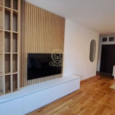 Izdaje se kompletno namešten stan – 50m², garažno