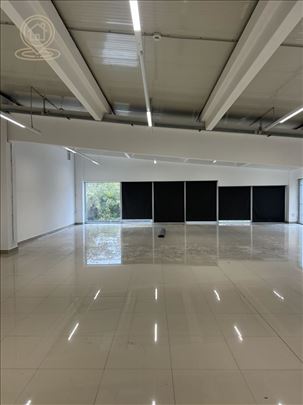 Izdaje se poslovni prostor 530m²