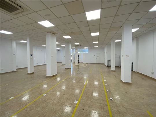 Izdaje se višenamenski poslovni prostor u Centru N