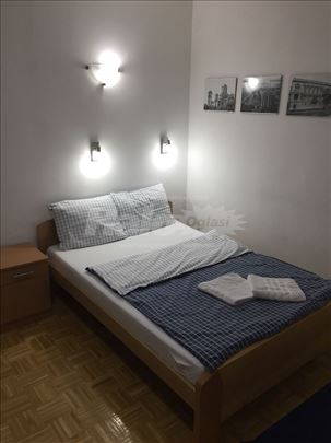 Izdajem opremljen stan na Novom Beogradu
