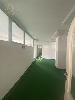 Izdavanje lokala – 240 m², odlična lokacija, prome