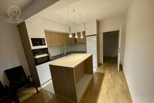 Izdavanje luksuznog dvosobnog stana u novogradnji