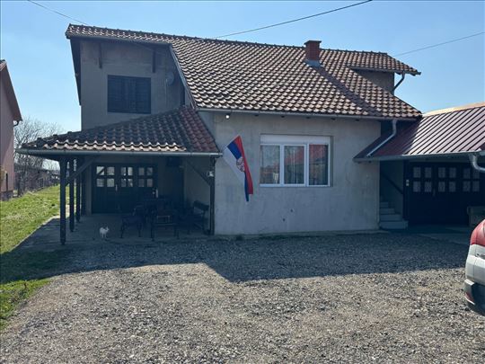 Koraćica kod Mladenovca 230m2 na 21 ar