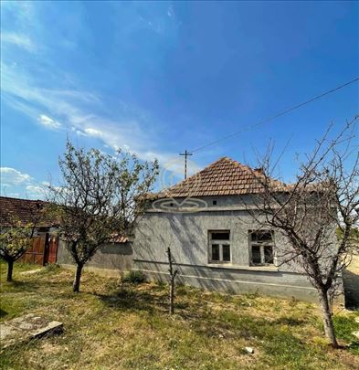 Kuća 128m² sa pomoćnim objektima i placem od 21.6