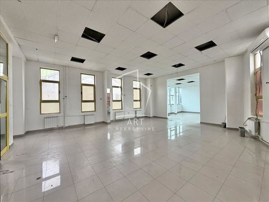 Lokal sa velikim izlogom 135m2 ID#15862