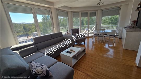 Luksuzan četvvorosoban stan u centru grada ,100m2