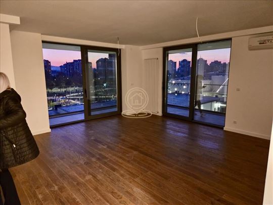 Luksuzan stan 130m² sa 3 odvojene spavaće sobe u k