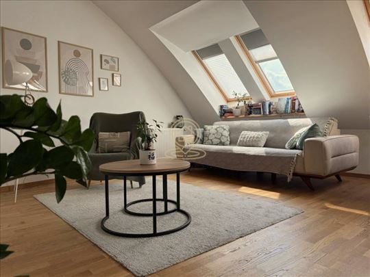 Luksuzni troiposoban stan 86m² + terasa 14m², novo